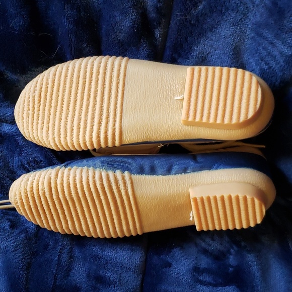 NEW vintage Pinwheels Womens Duck Shoe Boots Size 6 blue and tan - Picture 2 of 3